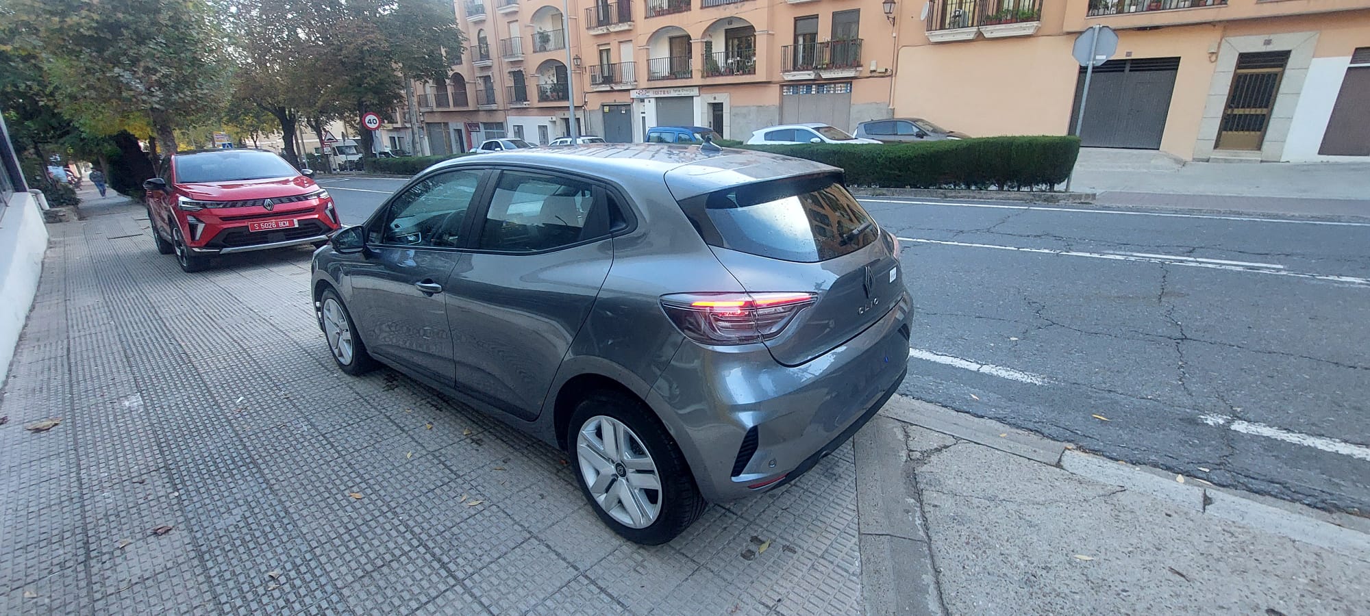 Renault Clio 1.0 90CV miniatura 11